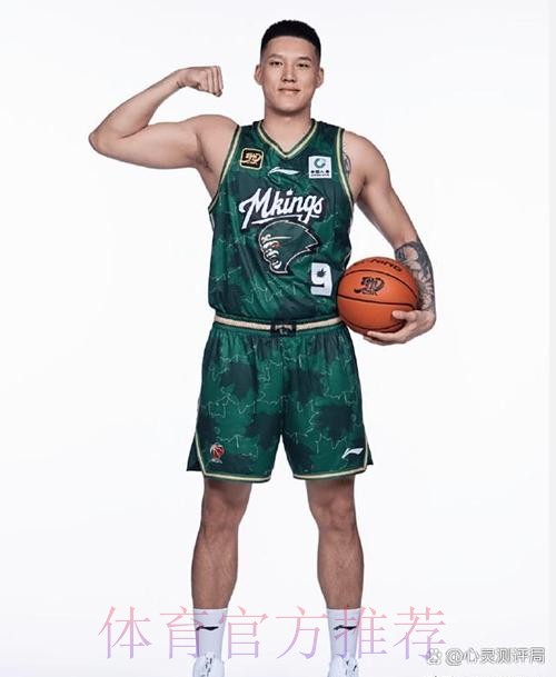 曾繁日全场出战31分钟,投篮6中4得到8分5篮板1助攻1盖帽 曾繁日全场出战31分钟,投篮6中4得到8分5篮板1助攻1盖帽